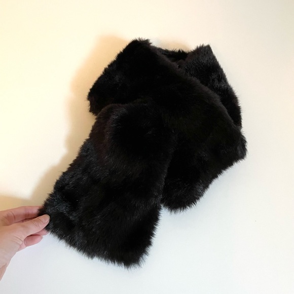 Small Black Faux Fur Scarf - Picture 3 of 4